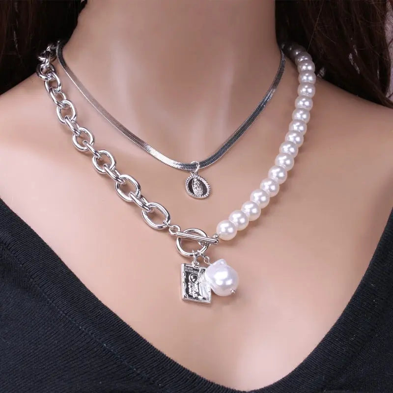 Barouqe Pearl Necklace Coco & Dee
