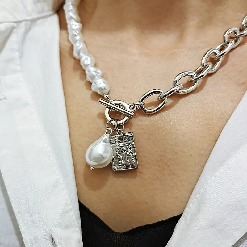 Barouqe Pearl Necklace Coco & Dee
