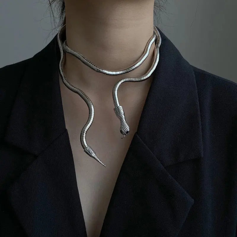 Trendy Snake Necklace Coco & Dee