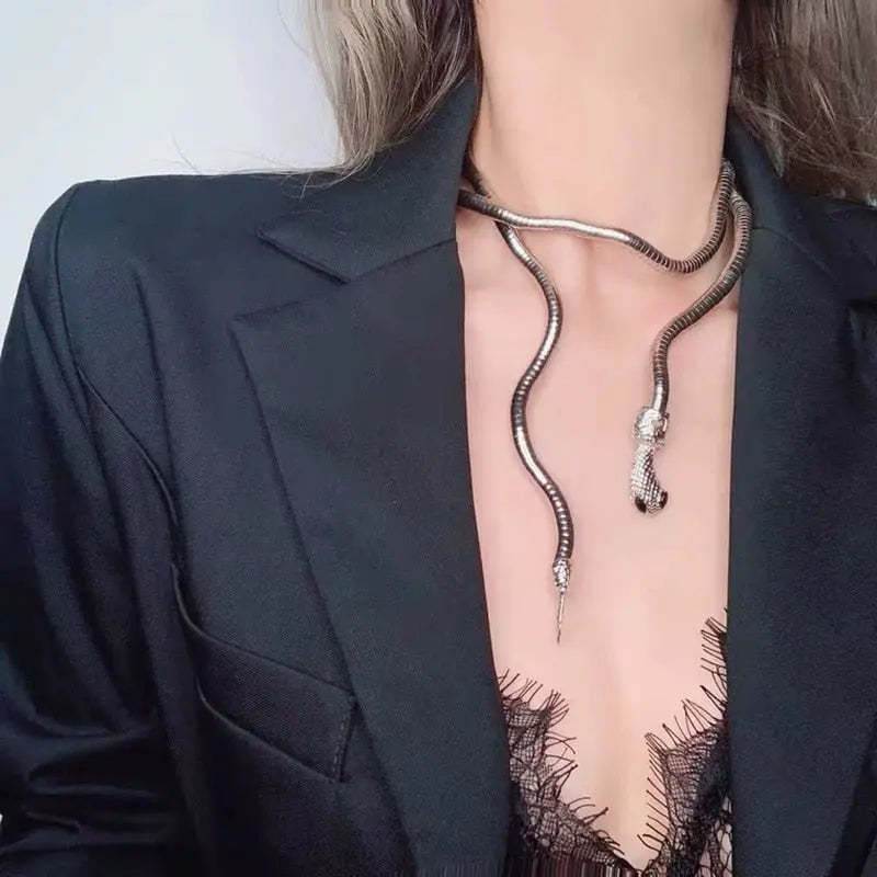 Trendy Snake Necklace Coco & Dee