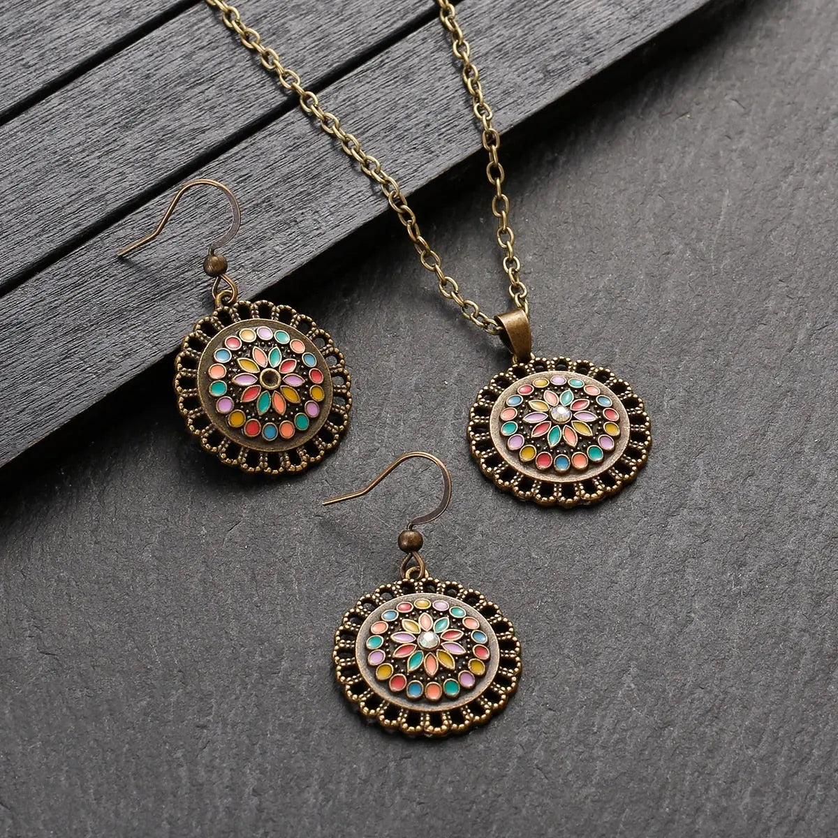 🎁 Vintage Flower Pendant Set (100% off)
