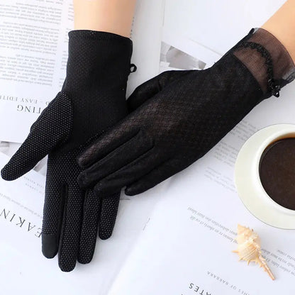 Summer Pearl Flowers Gloves Coco & Dee