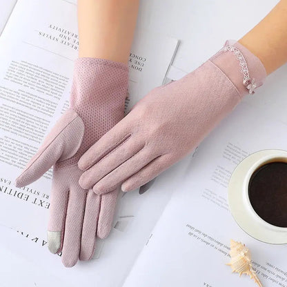Summer Pearl Flowers Gloves Coco & Dee
