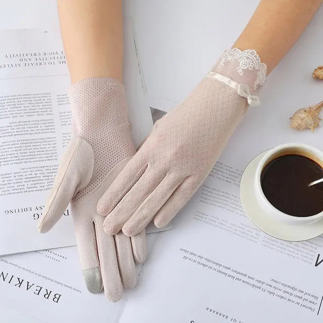 Summer Pearl Flowers Gloves Coco & Dee