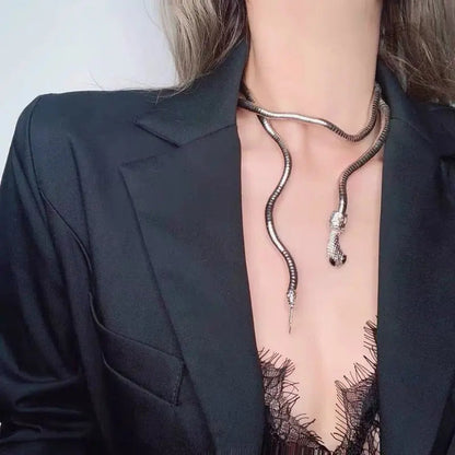 Trendy Snake Necklace Coco & Dee